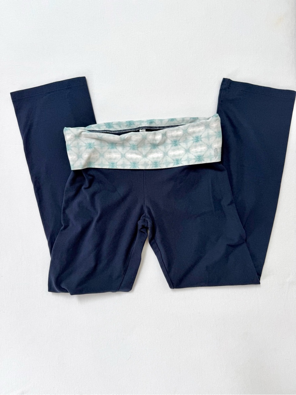 Victoria’s Secret Low Rise Fold Over Yoga Pant — Medium Short Navy Blue